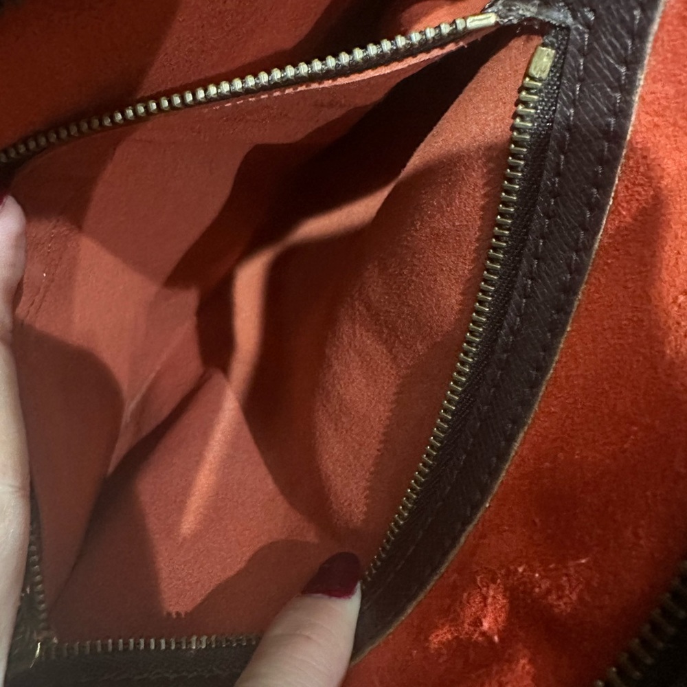 Authentic Louis Vuitton - Picture 6 of 7